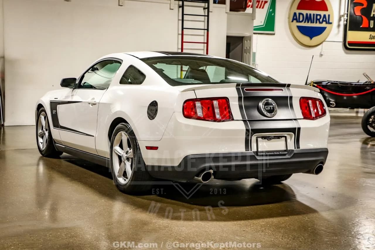 2010 Ford Mustang - Thumbnail 7