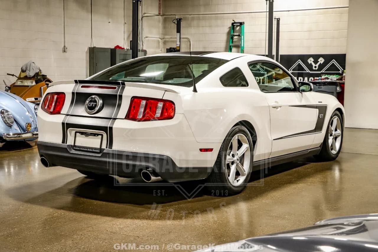 2010 Ford Mustang - Thumbnail 8