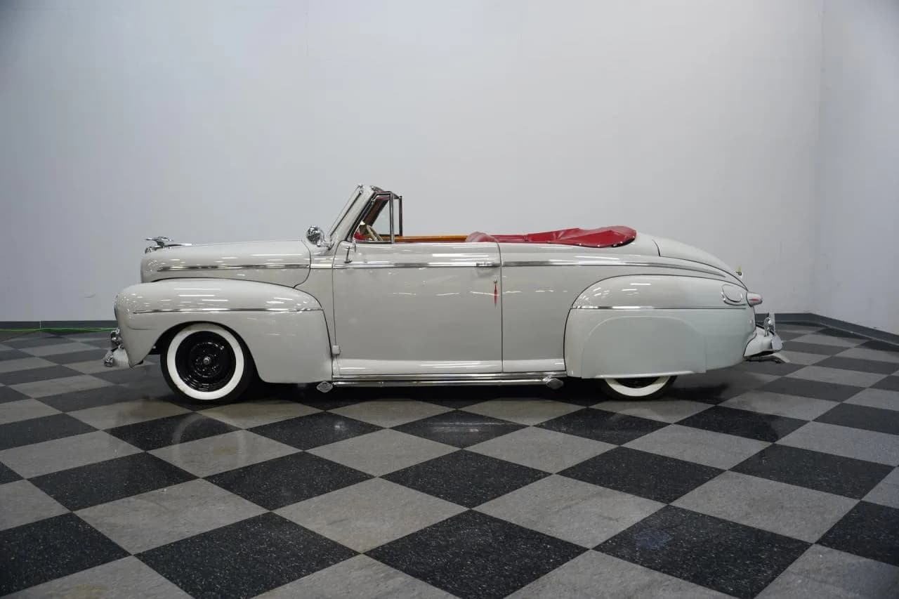 1946 Ford Super Deluxe Convertible - Thumbnail 2