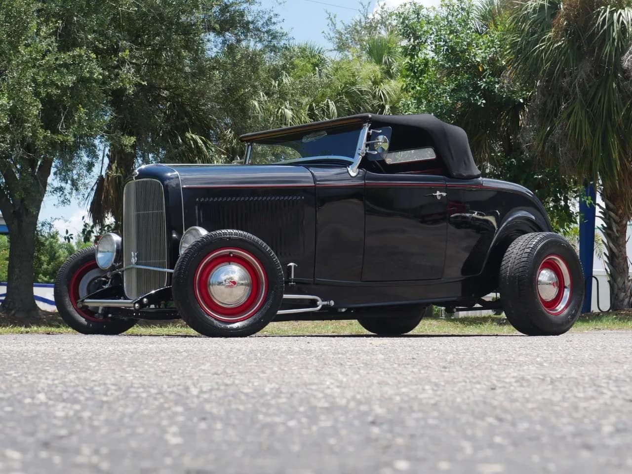 1932 Ford Roadster - Thumbnail 8