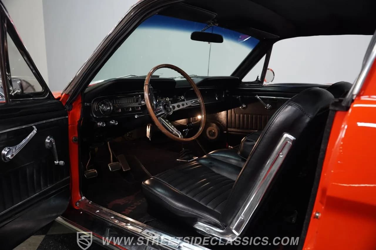 1965 Ford Mustang 2+2 Fastback - Thumbnail 4