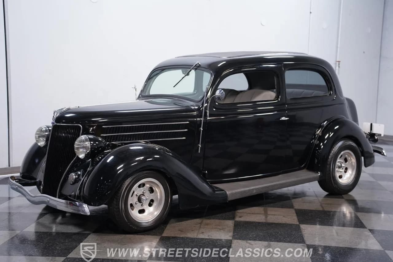 1936 Ford Tudor Humpback - Thumbnail 7