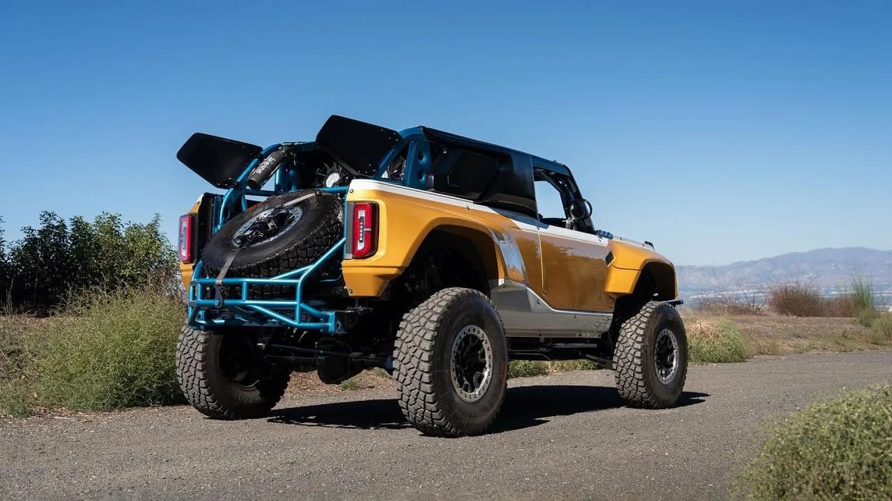 2023 Ford Bronco DR - Thumbnail 2