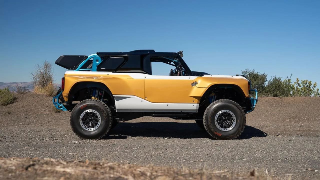 2023 Ford Bronco DR - Thumbnail 3