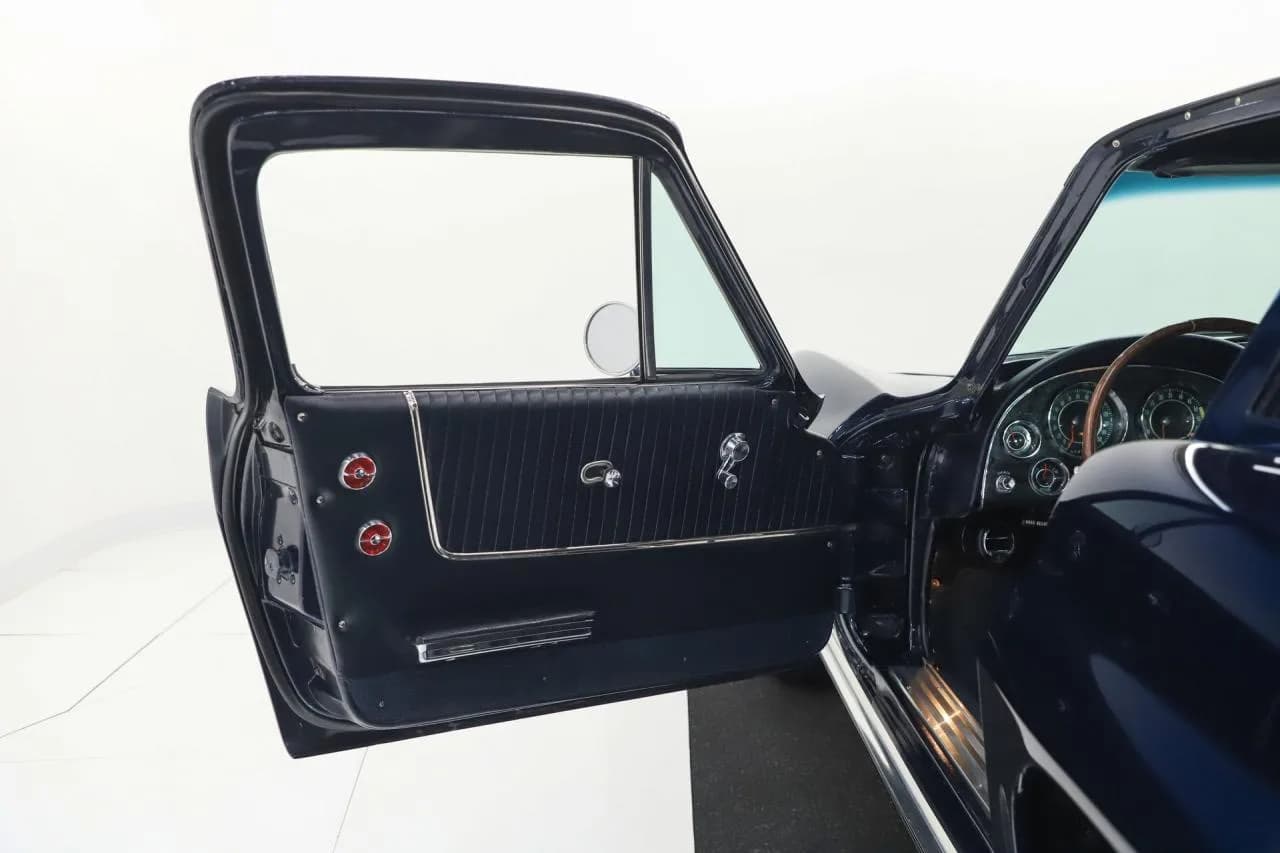 1964 Chevrolet Corvette - Thumbnail 8