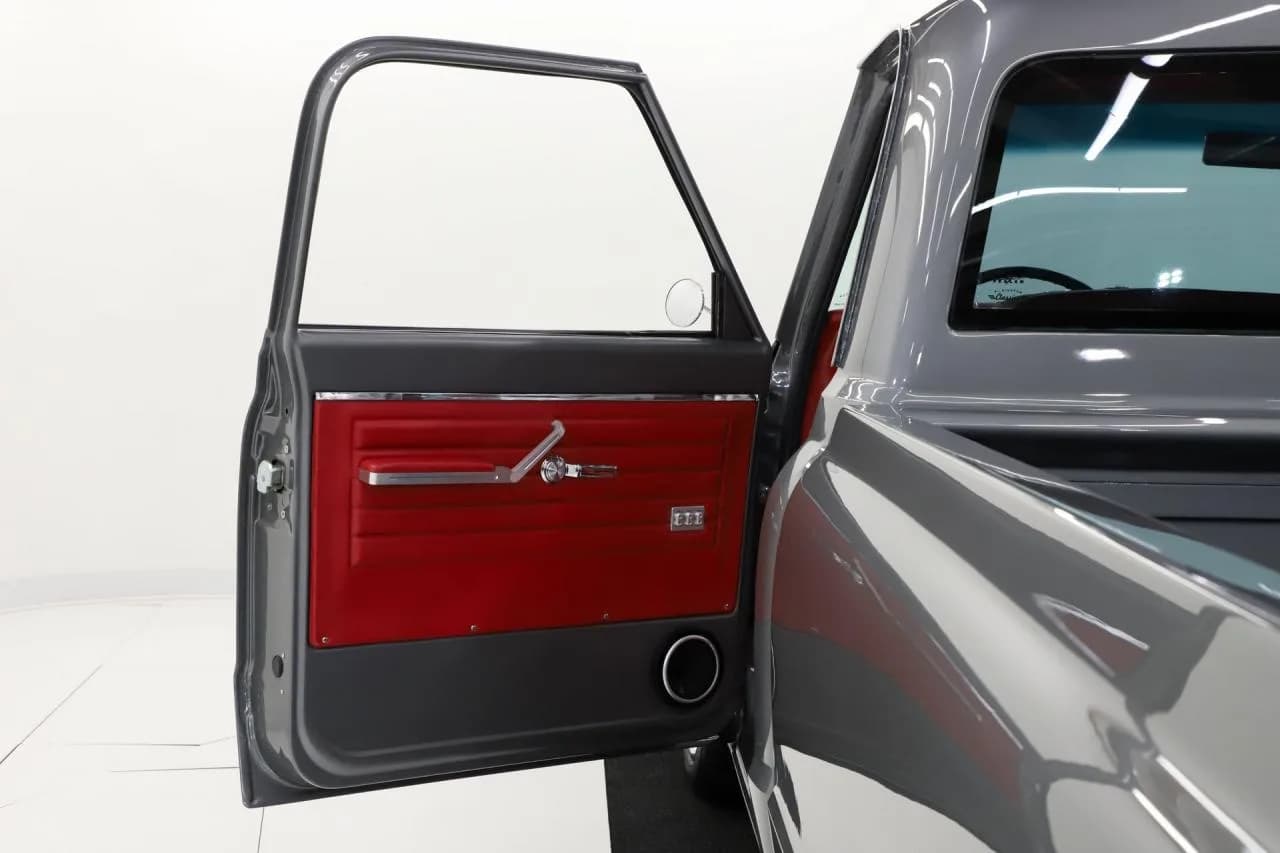 1971 Chevrolet C10 - Thumbnail 8
