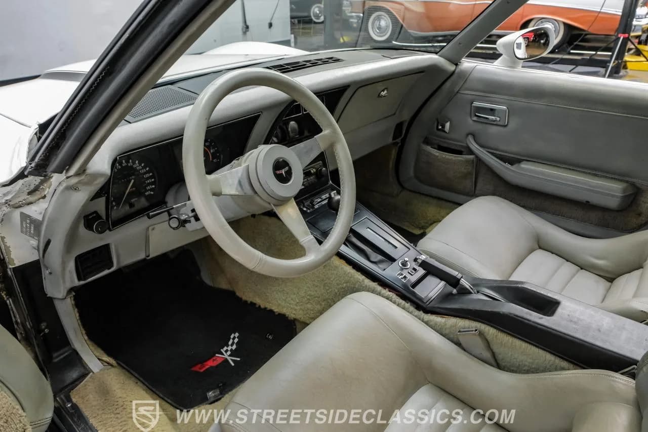 1982 Chevrolet Corvette - Thumbnail 4