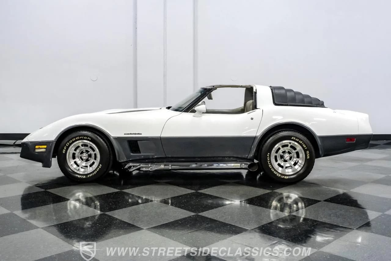 1982 Chevrolet Corvette - Thumbnail 7