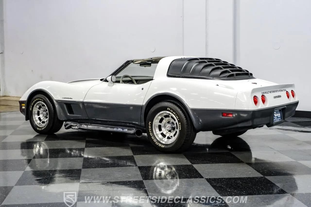 1982 Chevrolet Corvette - Thumbnail 8