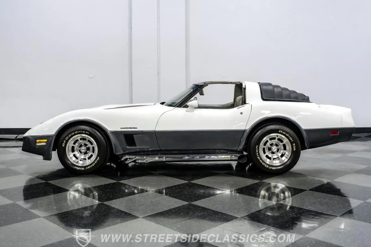 1982 Chevrolet Corvette - Thumbnail 2