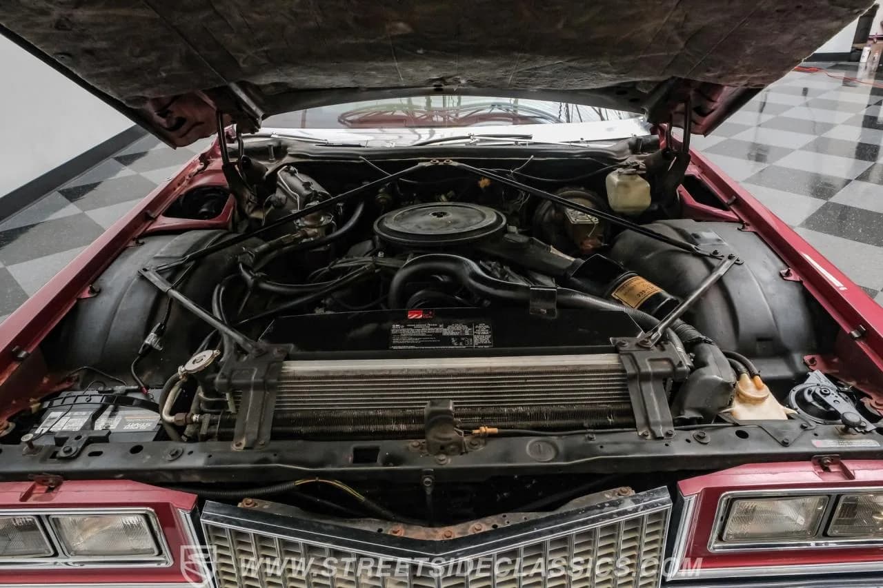 1975 Cadillac Coupe DeVille - Thumbnail 3