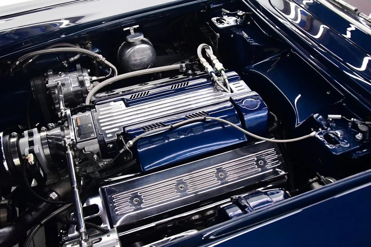 1961 Chevrolet Corvette - Thumbnail 4