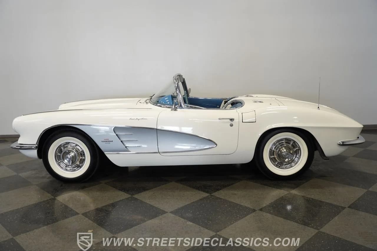 1961 Chevrolet Corvette Convertible - Thumbnail 8
