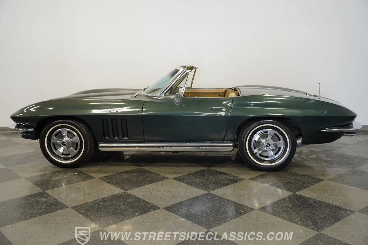 1965 Chevrolet Corvette - Thumbnail 8