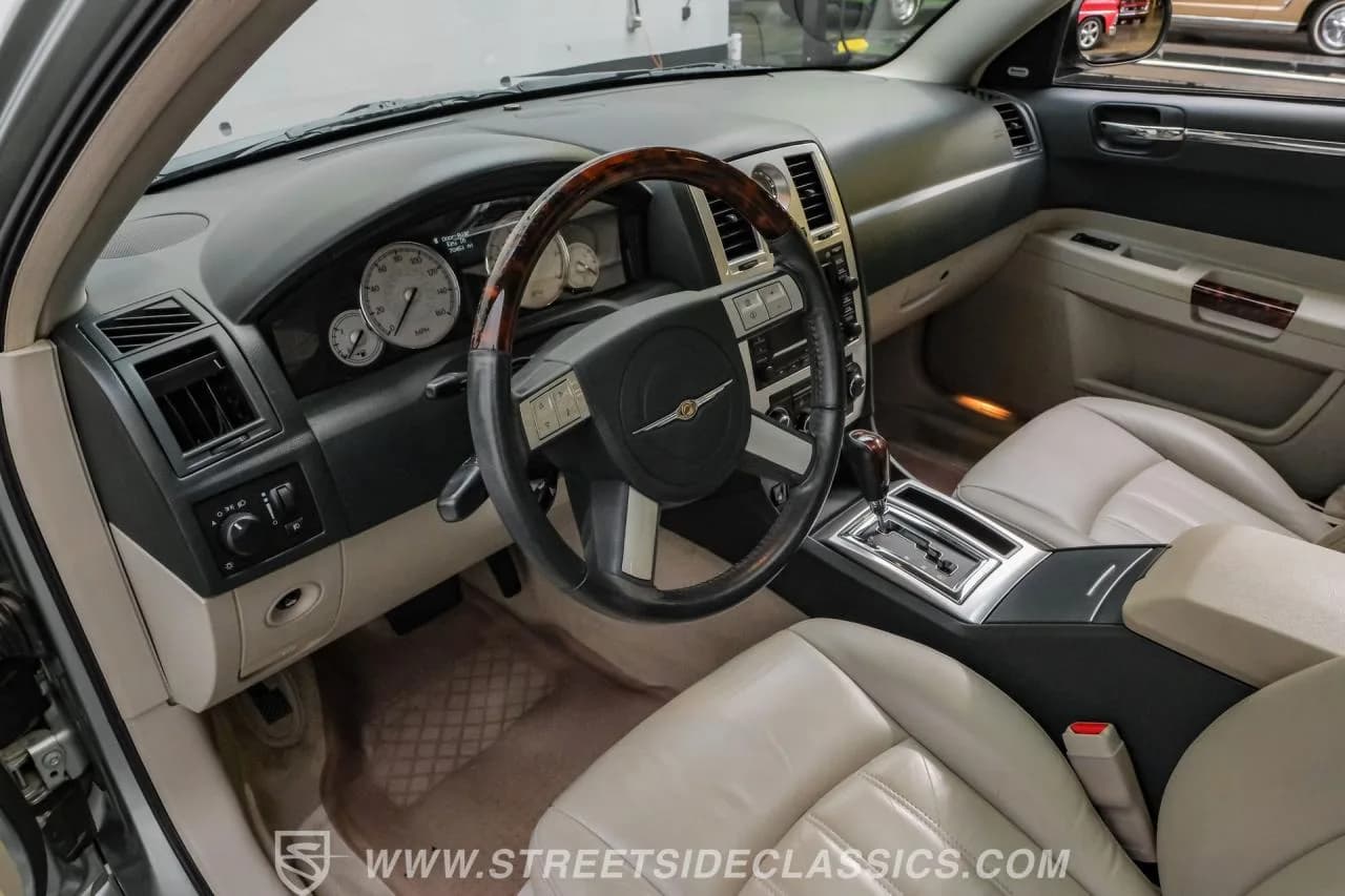 2005 Chrysler 300C - Thumbnail 4
