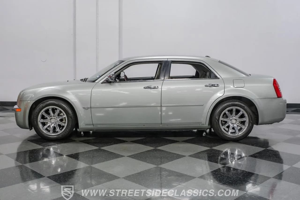 2005 Chrysler 300C - Thumbnail 7