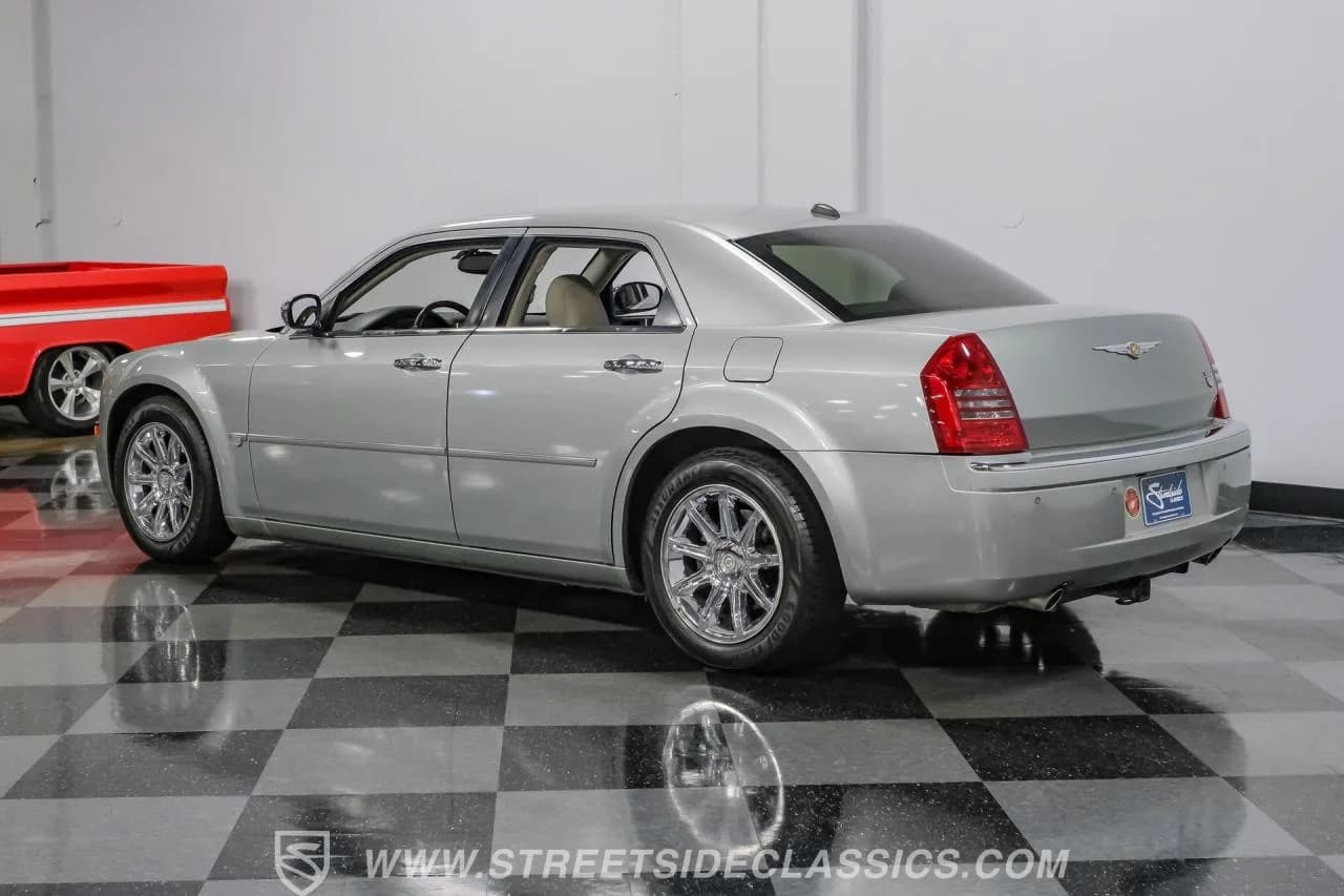 2005 Chrysler 300C - Thumbnail 8