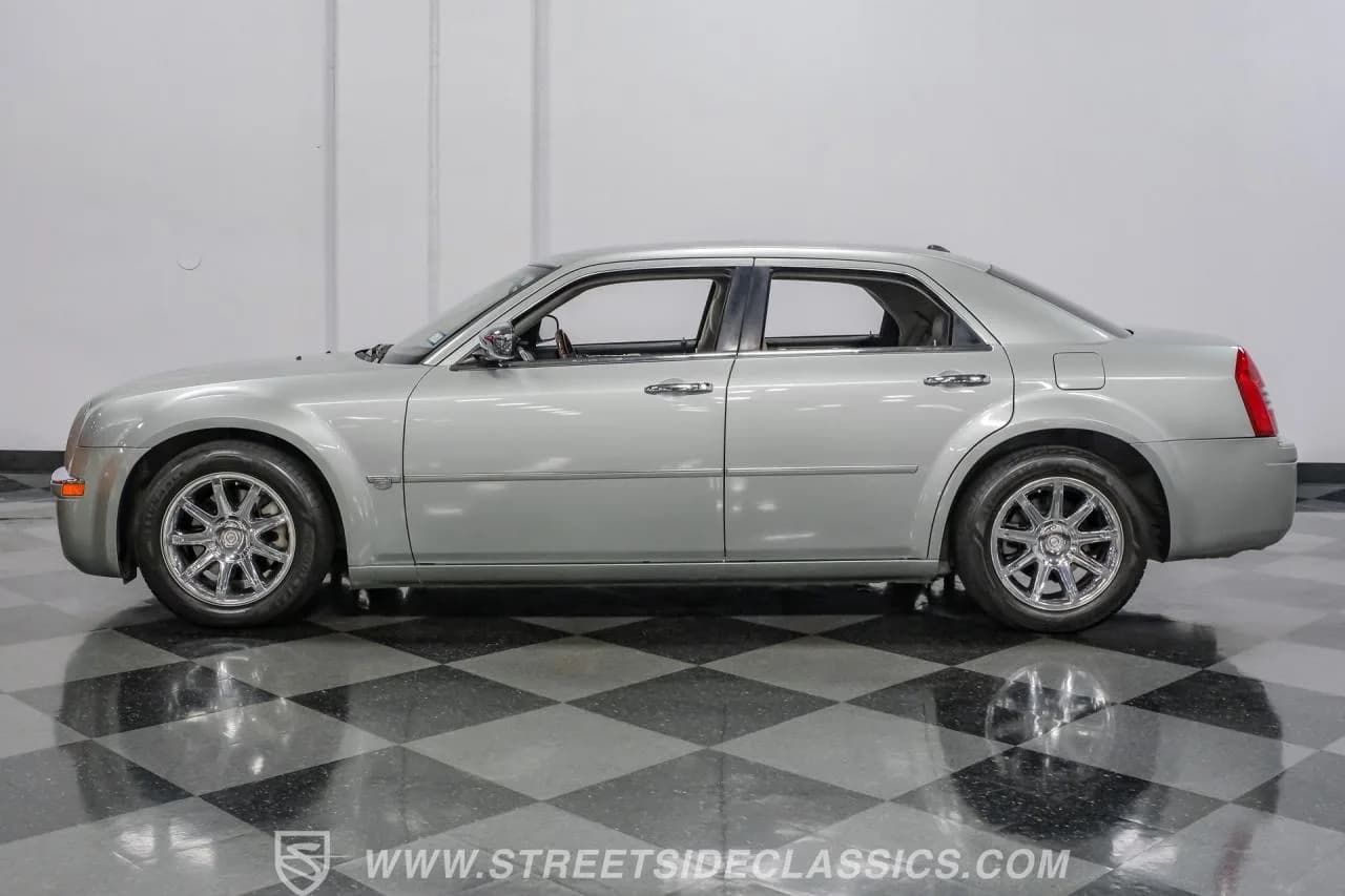 2005 Chrysler 300C - Thumbnail 2