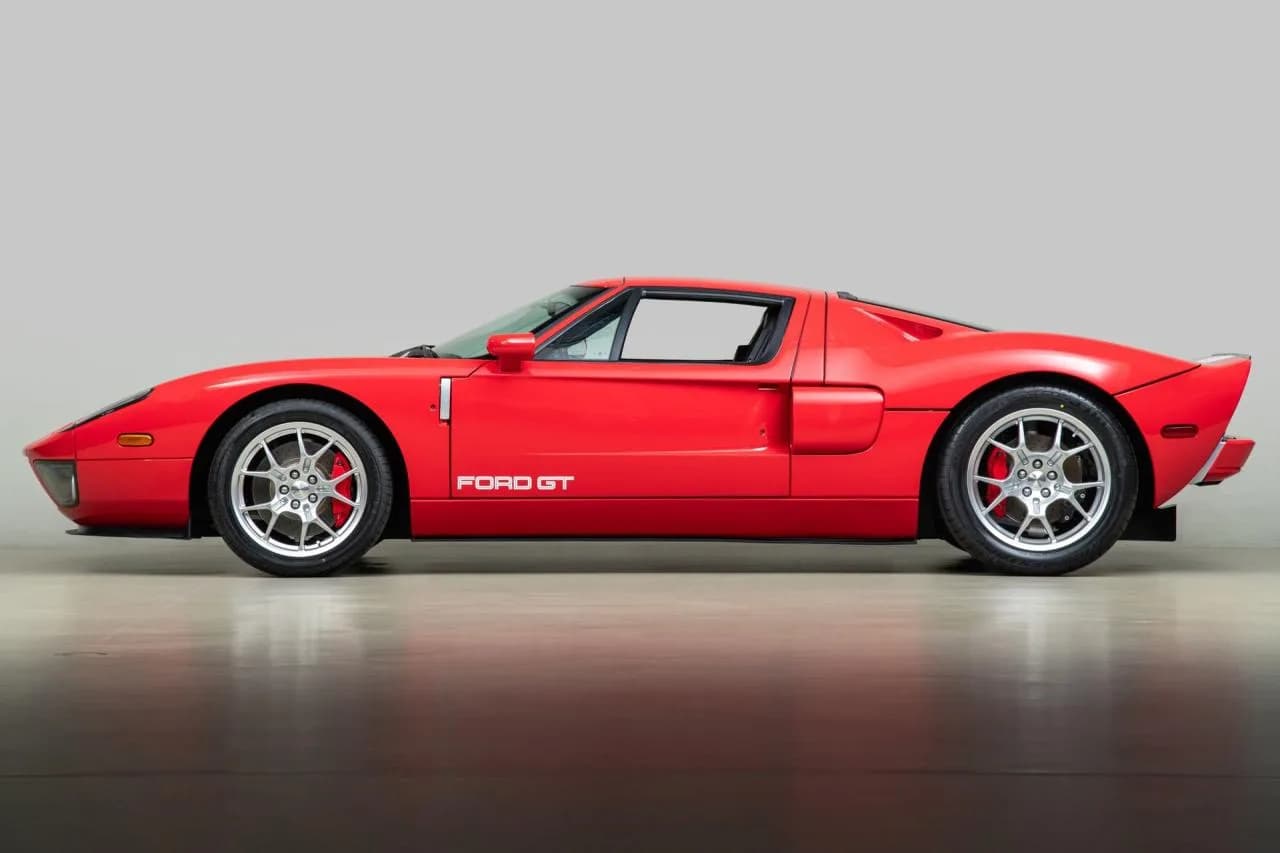 2005 Ford GT - Thumbnail 3