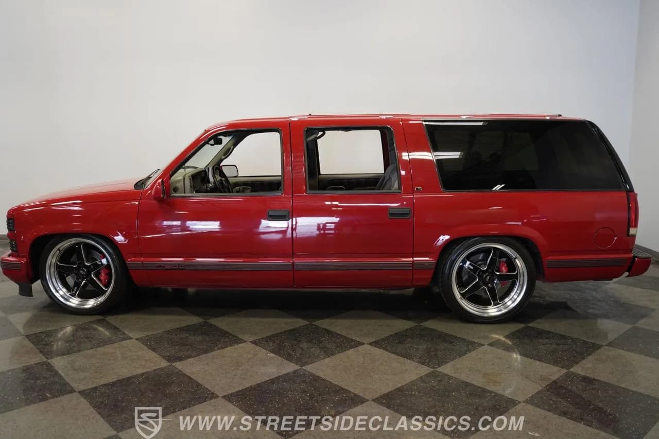 1996 Chevrolet Suburban - Thumbnail 2