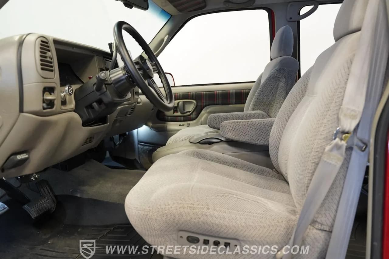1996 Chevrolet Suburban - Thumbnail 3