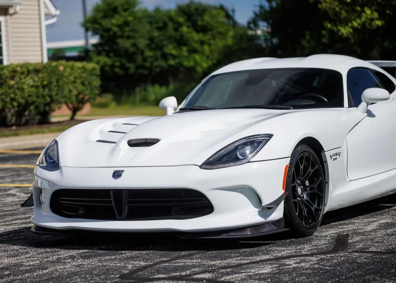 2016 Dodge Viper GTC - Thumbnail 4