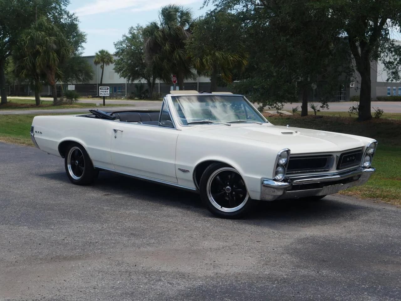 1965 Pontiac LeMans GTO Tribute Restomod - Thumbnail 3