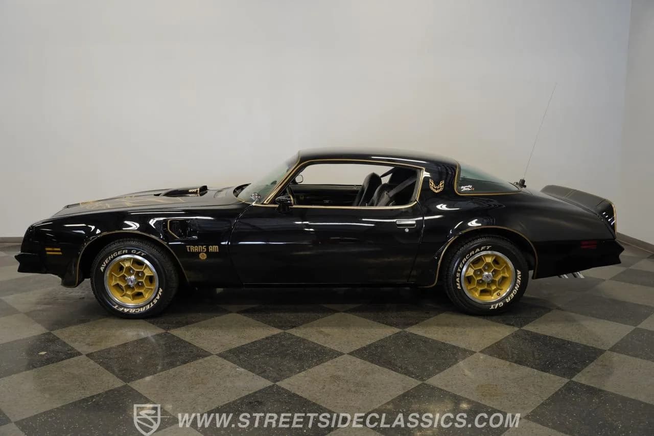 1976 Pontiac Firebird Trans am 50th anniversary special edition - Thumbnail 2