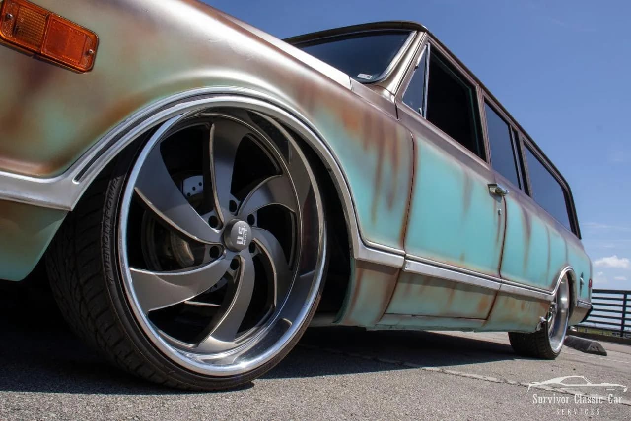 1968 Chevrolet Suburban - Thumbnail 5