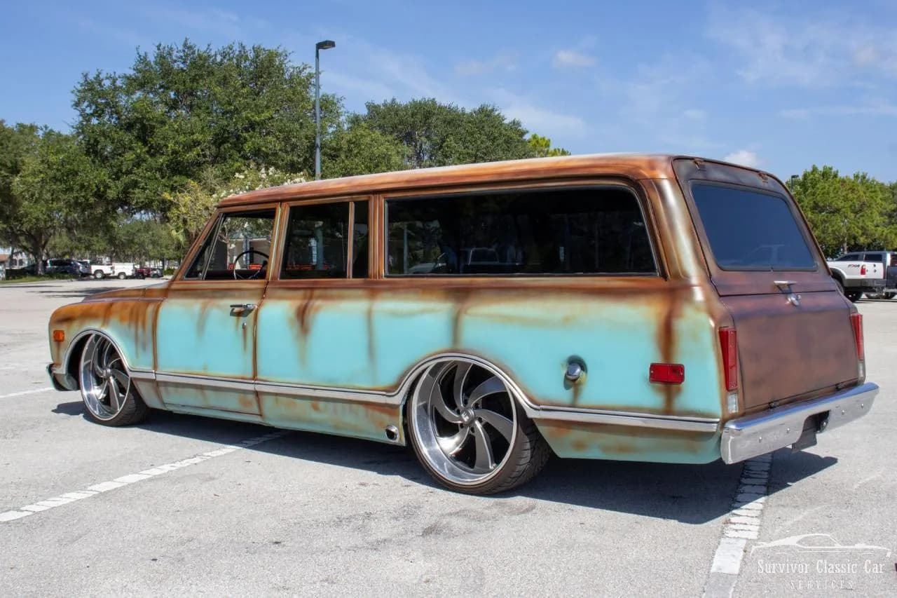 1968 Chevrolet Suburban - Thumbnail 7