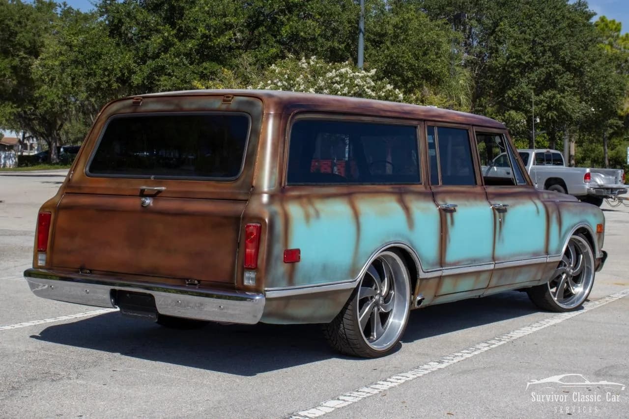 1968 Chevrolet Suburban - Thumbnail 8