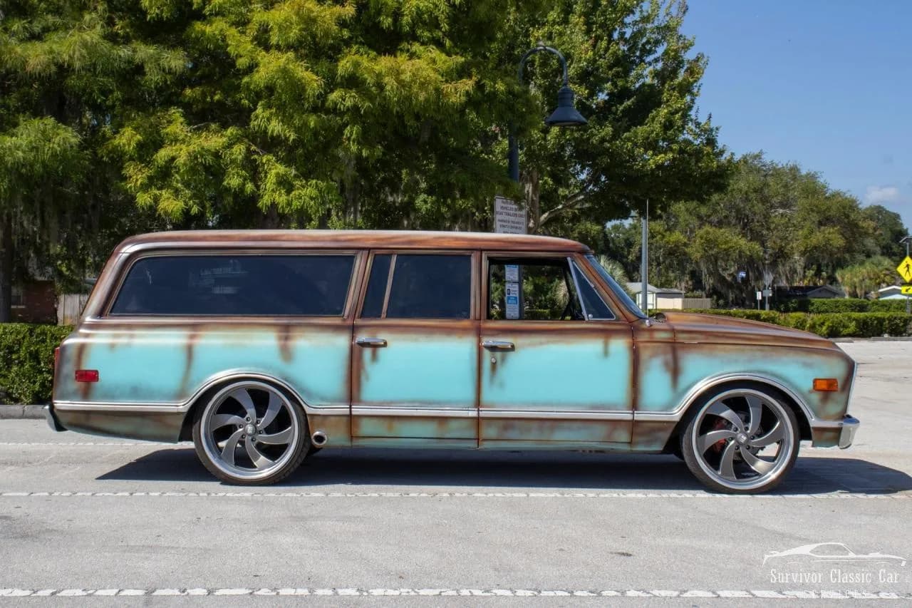 1968 Chevrolet Suburban - Thumbnail 3