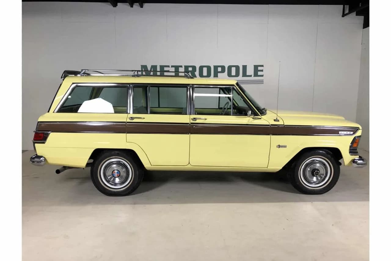 1973 Jeep Wagoneer Station - Thumbnail 2
