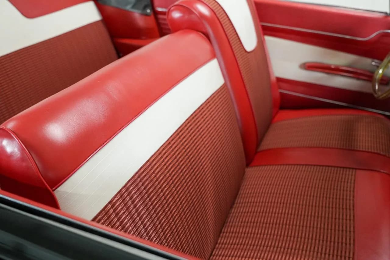 1961 Plymouth Fury - Thumbnail 3