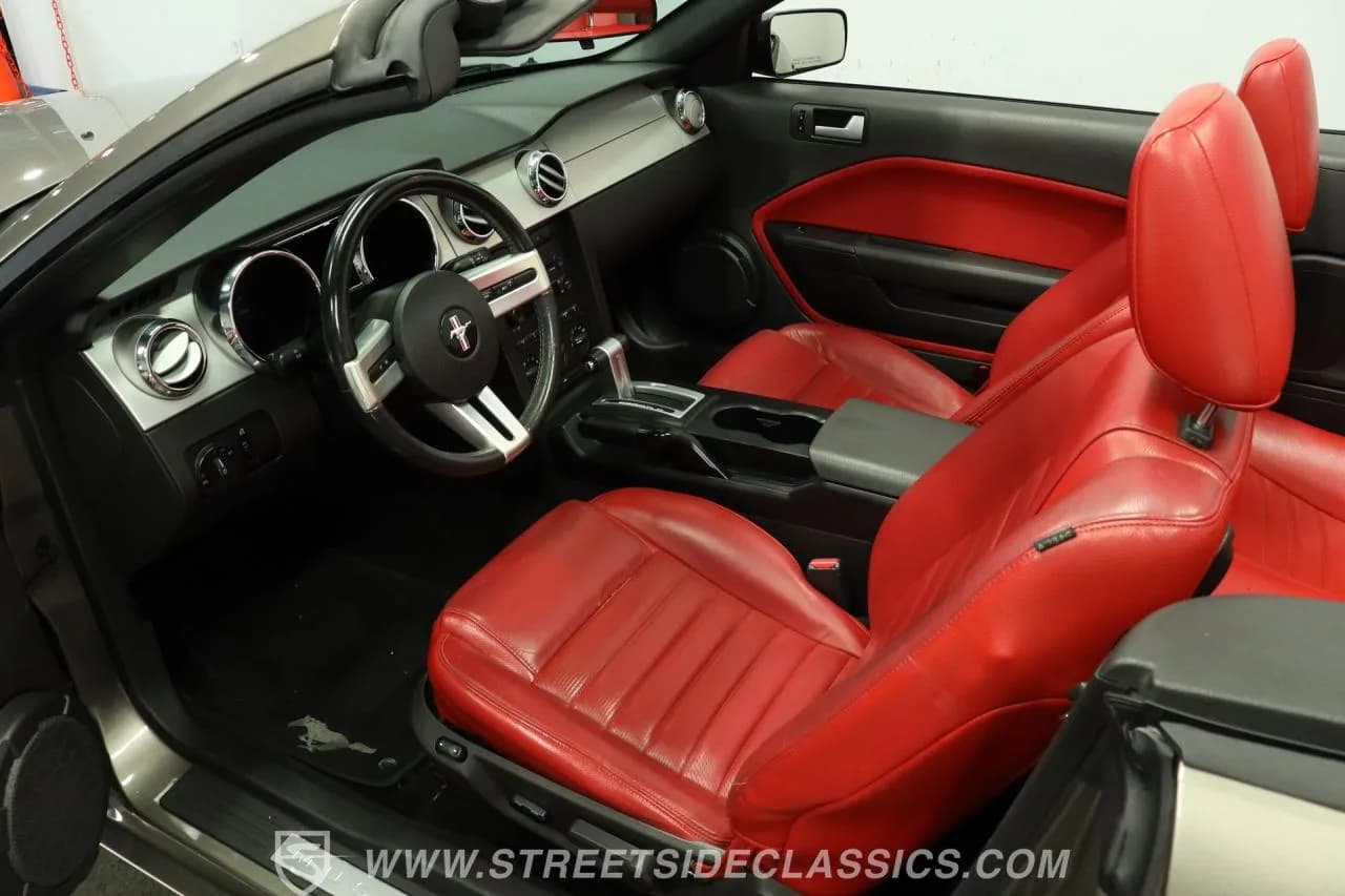 2005 Ford Mustang GT Convertible - Thumbnail 4