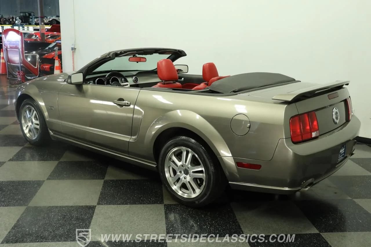 2005 Ford Mustang GT Convertible - Thumbnail 7