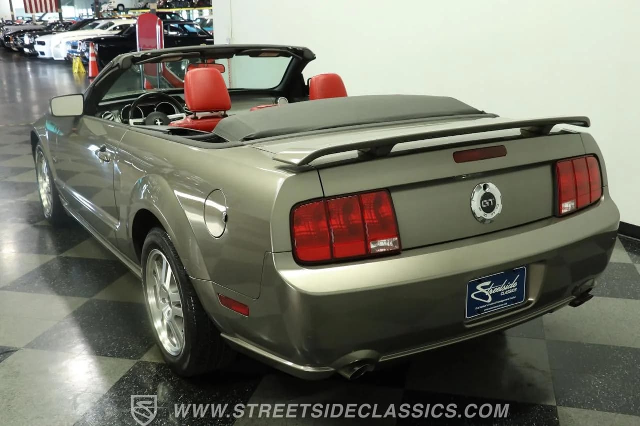 2005 Ford Mustang GT Convertible - Thumbnail 8