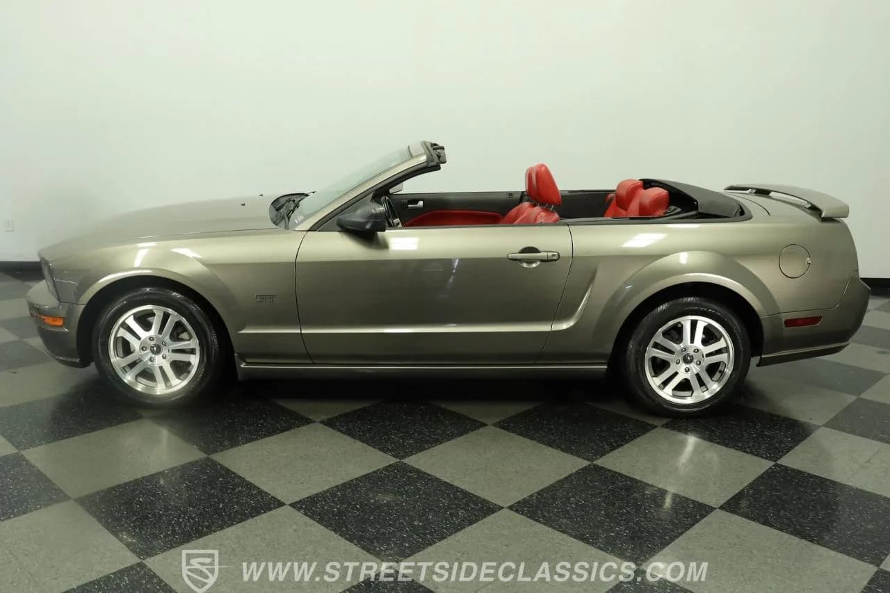 2005 Ford Mustang GT Convertible - Thumbnail 2