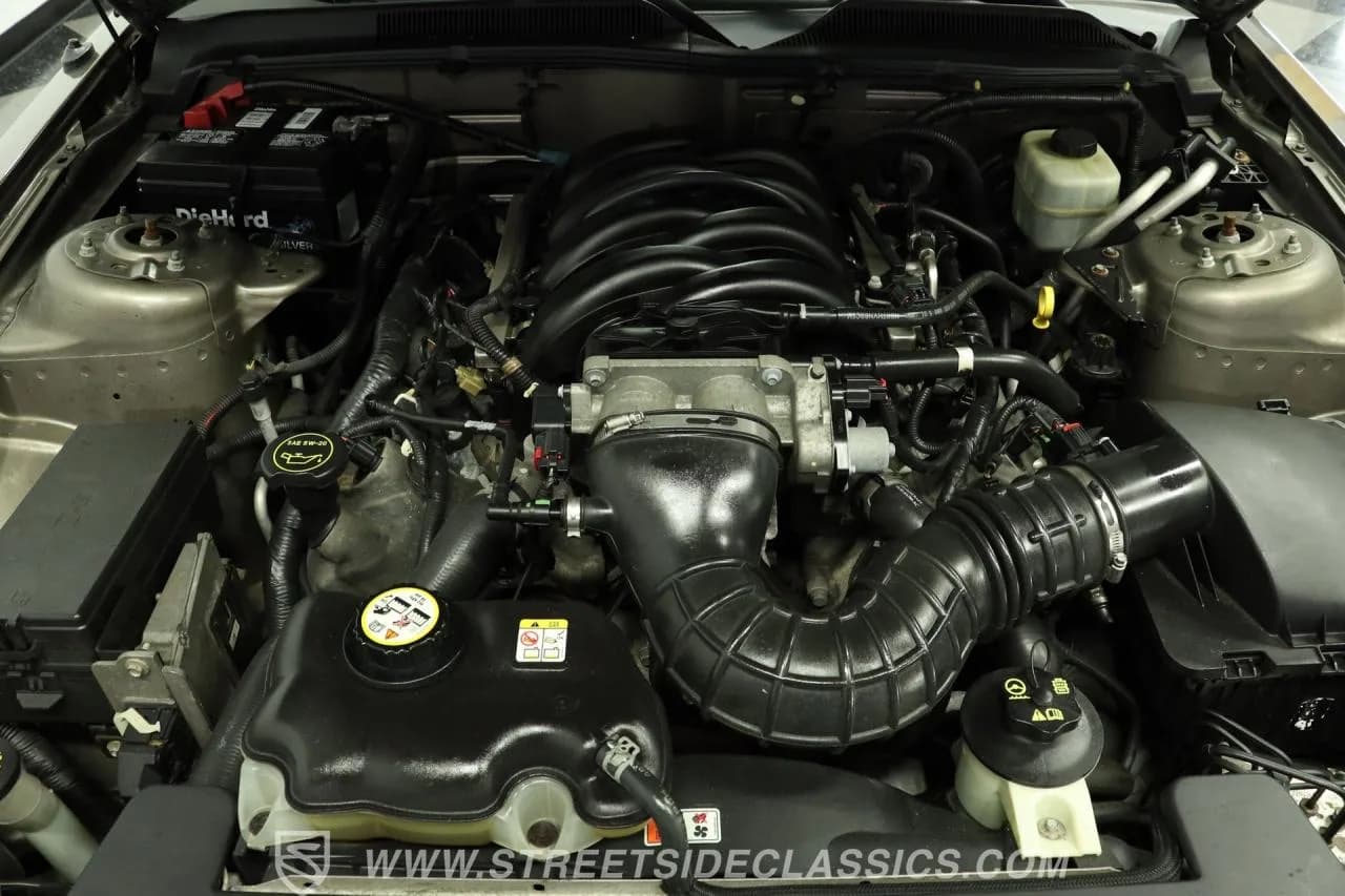 2005 Ford Mustang GT Convertible - Thumbnail 3