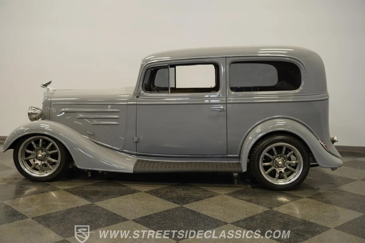 1935 Chevrolet Sedan Streetrod - Thumbnail 2