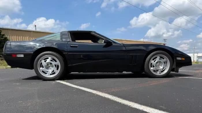 1990 Chevrolet Corvette - Thumbnail 4