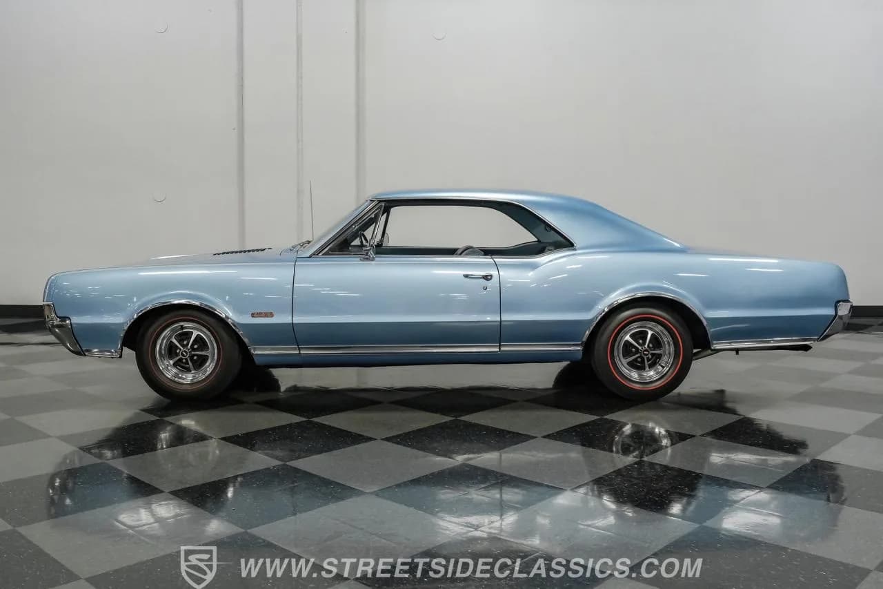 1967 Oldsmobile CUTLASS 442 - Thumbnail 2