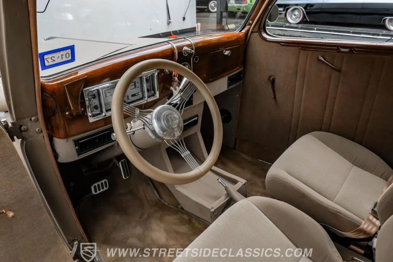 1936 Ford Tudor Sedan Streetrod - Thumbnail 4