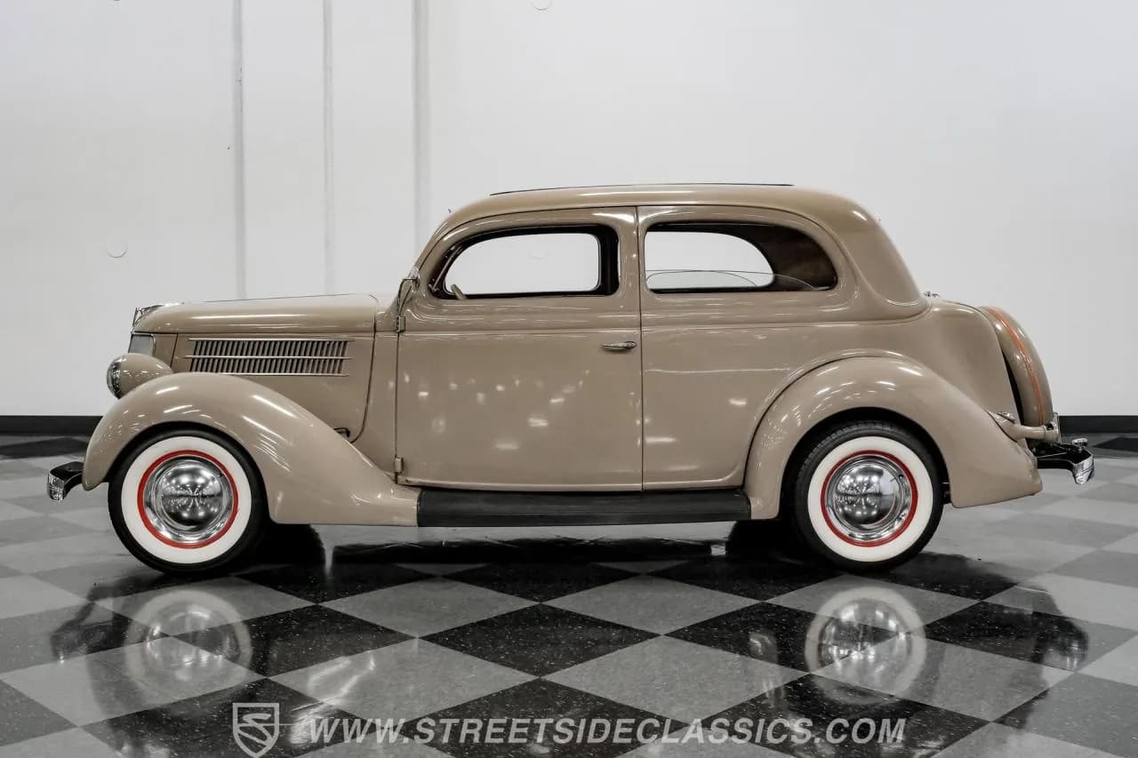 1936 Ford Tudor Sedan Streetrod - Thumbnail 2