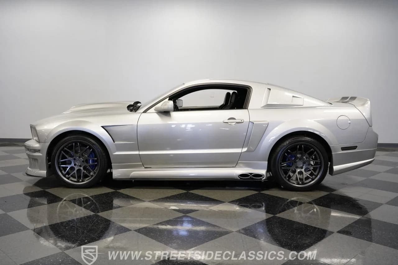 2006 Ford Mustang GT Cervini - Thumbnail 2