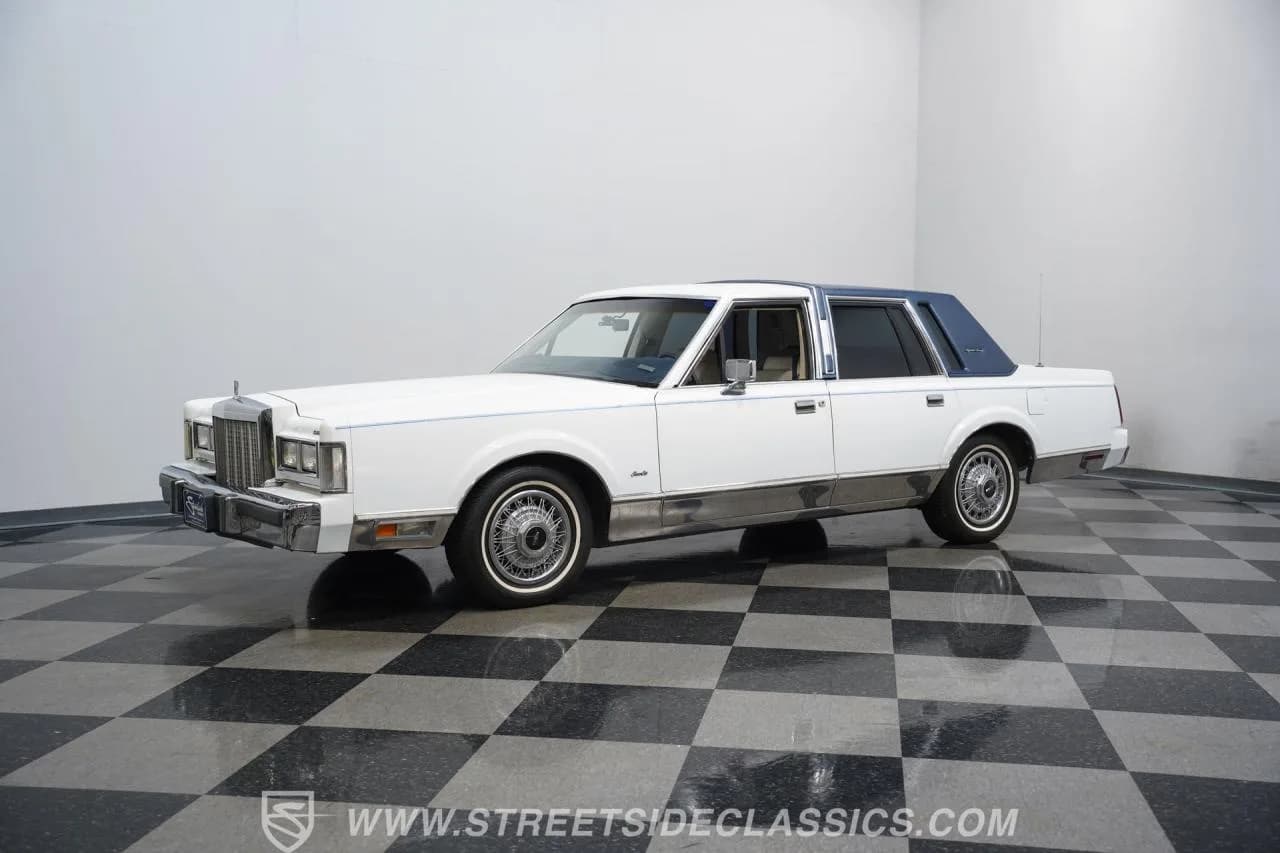 1985 Lincoln Town Car Signature Series - Thumbnail 6