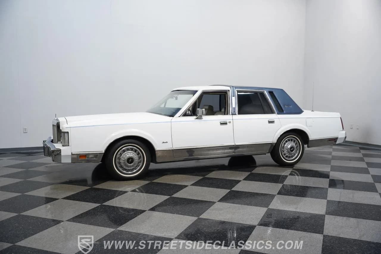 1985 Lincoln Town Car Signature Series - Thumbnail 7