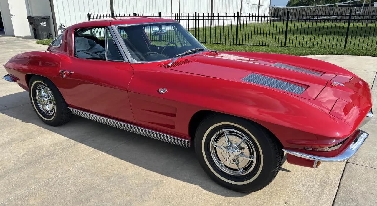 1963 Chevrolet Corvette - Thumbnail 4