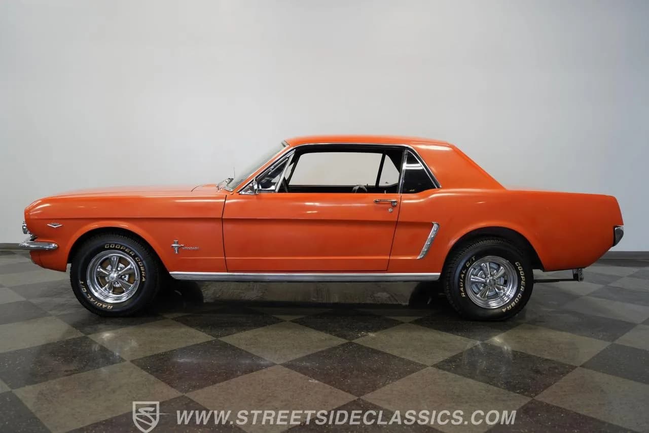 1965 Ford Mustang - Thumbnail 8