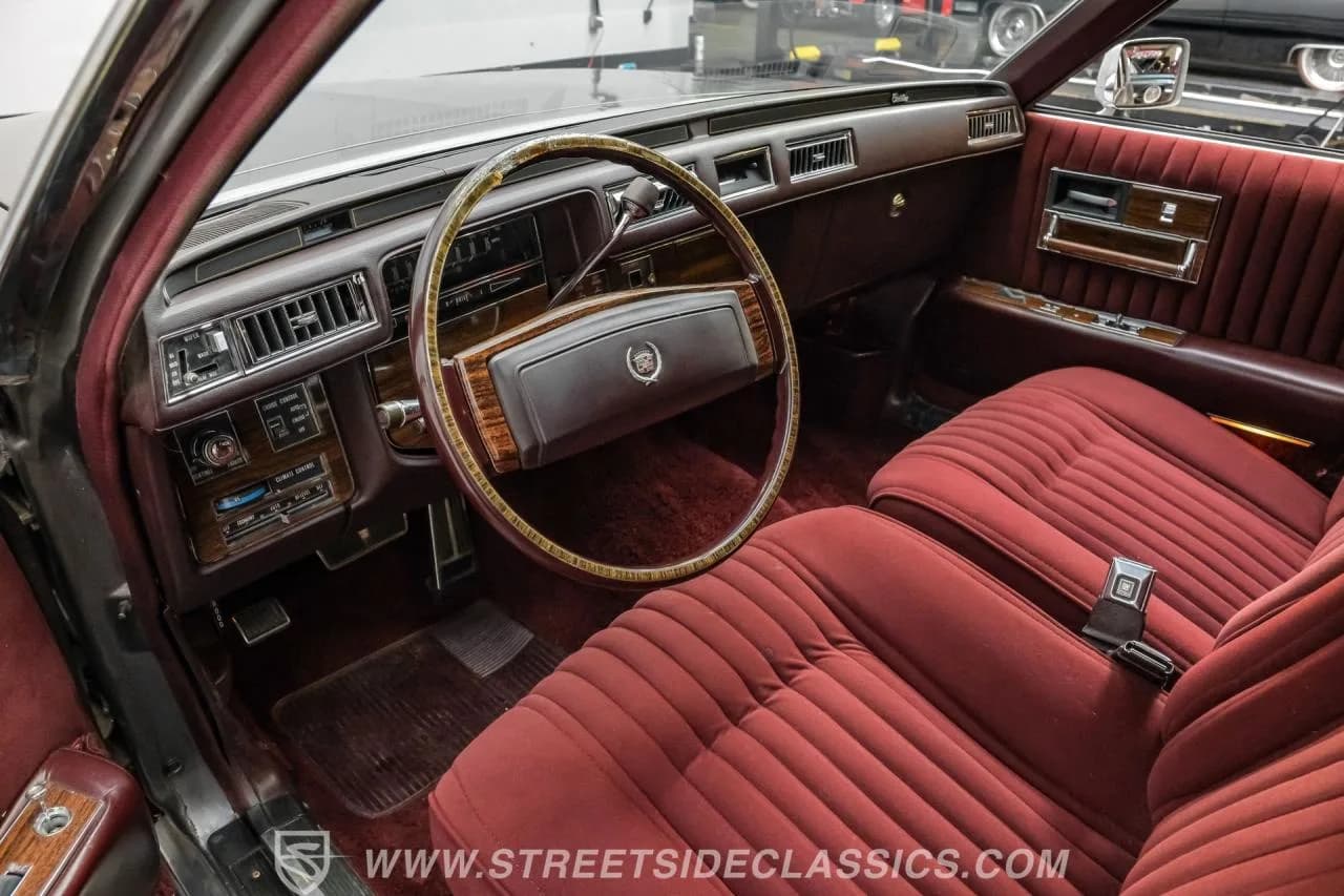 1977 Cadillac Seville - Thumbnail 4